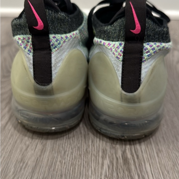 Nike Air VaporMax Flyknit — Light Green, Neon Yellow & Pink Accents main image 9
